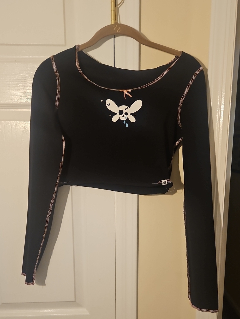 Black Long-Sleeve Cropped Top with Graphic